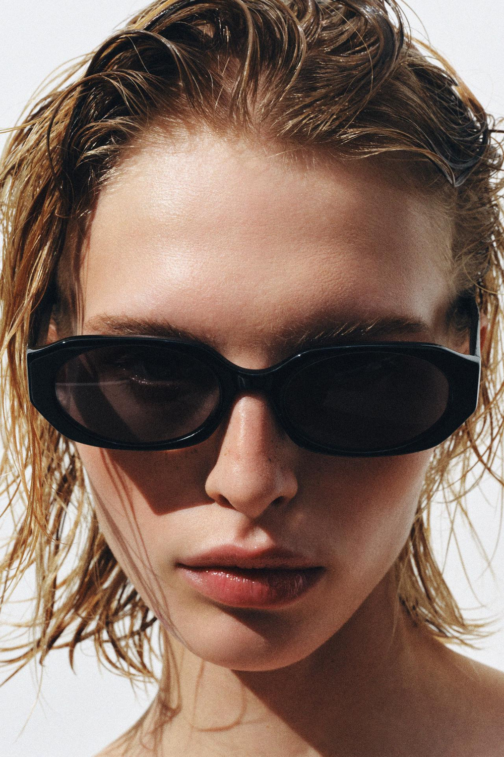 ZARA СОЛНЦЕЗАЩИТНЫЕ ОЧКИ ОВАЛЬНОЙ ФОРМЫ, ЧЕРНЫЙ