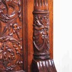 Резная скамья в Рыцарском стиле