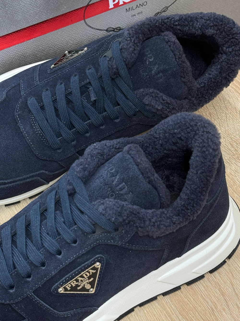 Кроссовки Prada