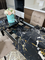 Стеклянный раздвижной стол "Черный мрамор" и стулья "ГУЧИ" капучино