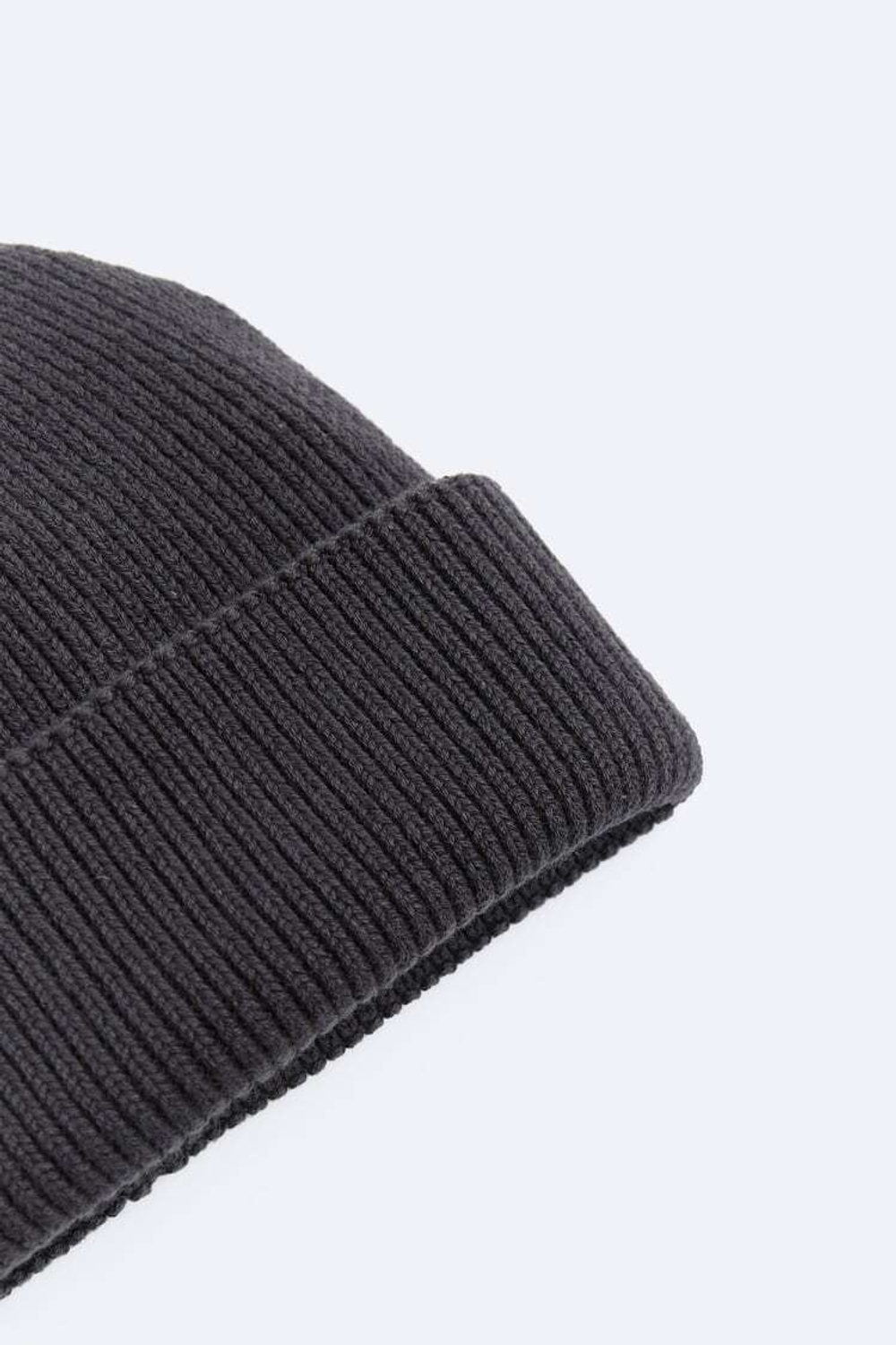 ZARA ТРИКОТАЖНАЯ ШАПКА В РУБЧИК, АНТРАЦИТОВО-СЕРЫЙ