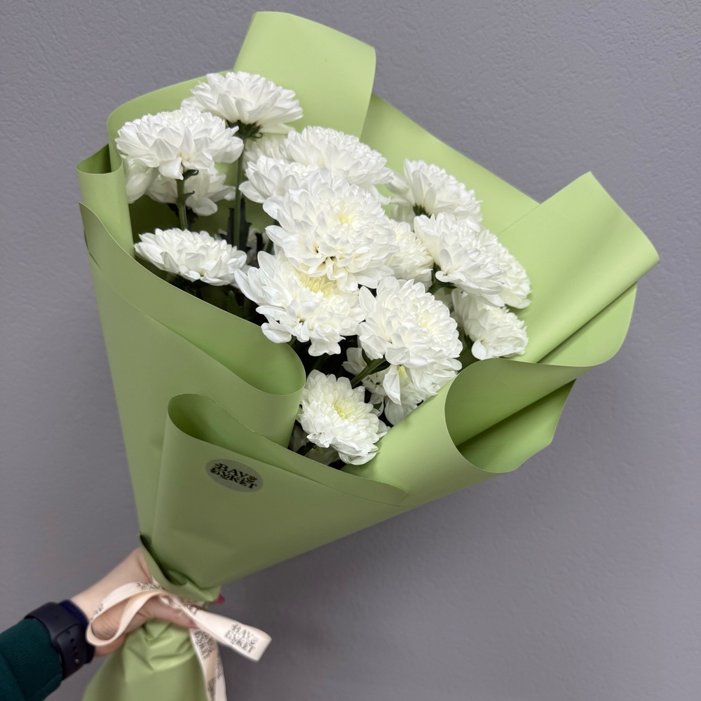 Букет из 3 белых кустовых хризантем