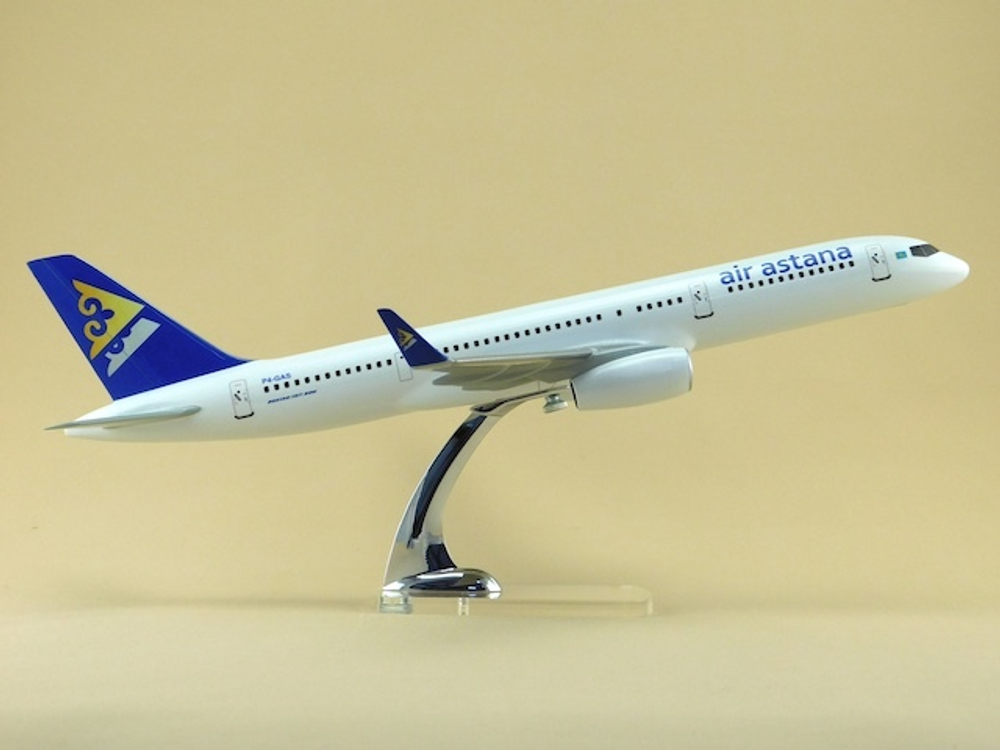 Модель самолета Boeing 757-200 (М1:100, Air Astana) с винглетами