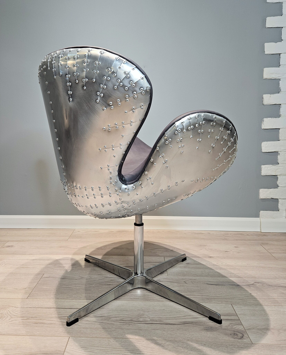 Поворотное кресло Swan Aviator