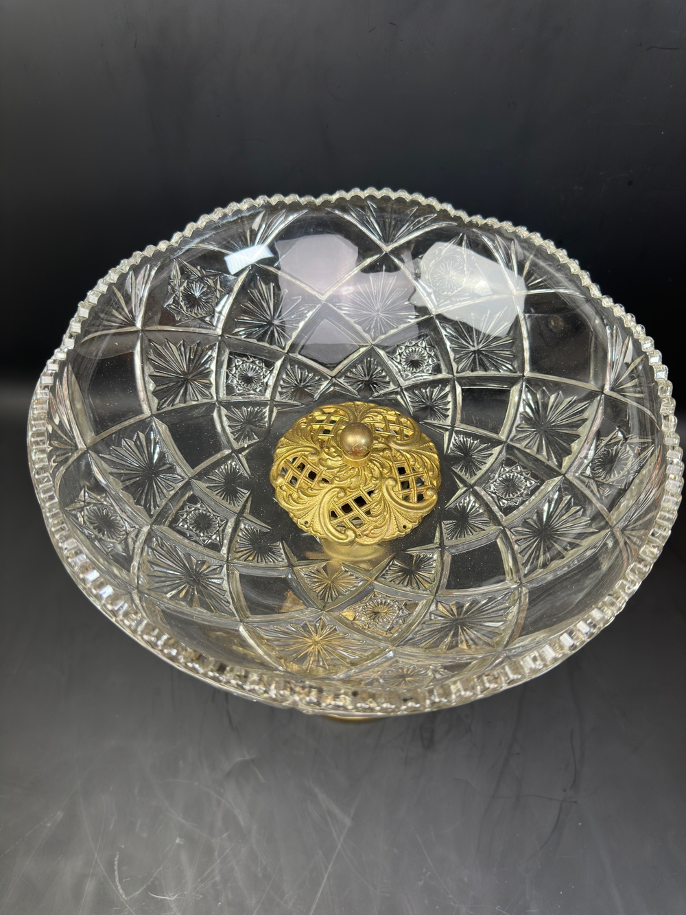 Старинная ваза-конфетница на бронзовой подставке