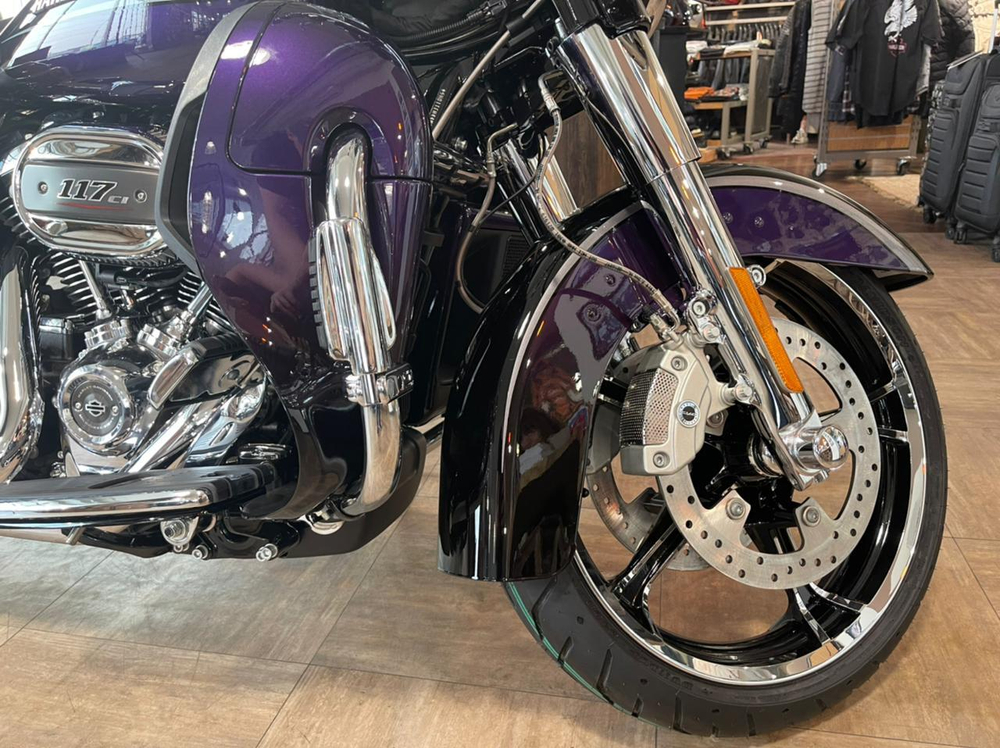 CVO Limited 117 Harley-Davidson 2021 Royal Purple Fade & Royal Black