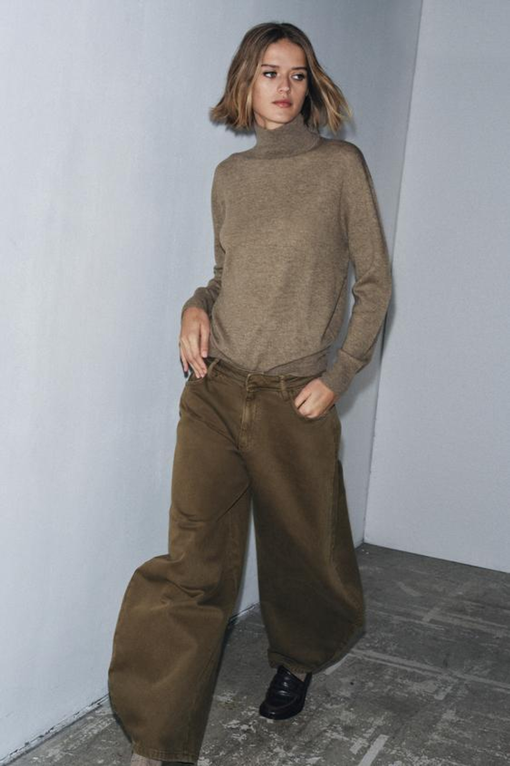 ZARA ДЖИНСЫ BALLOON СО СРЕДНЕЙ ПОСАДКОЙ — ZW COLLECTION, ХАКИ