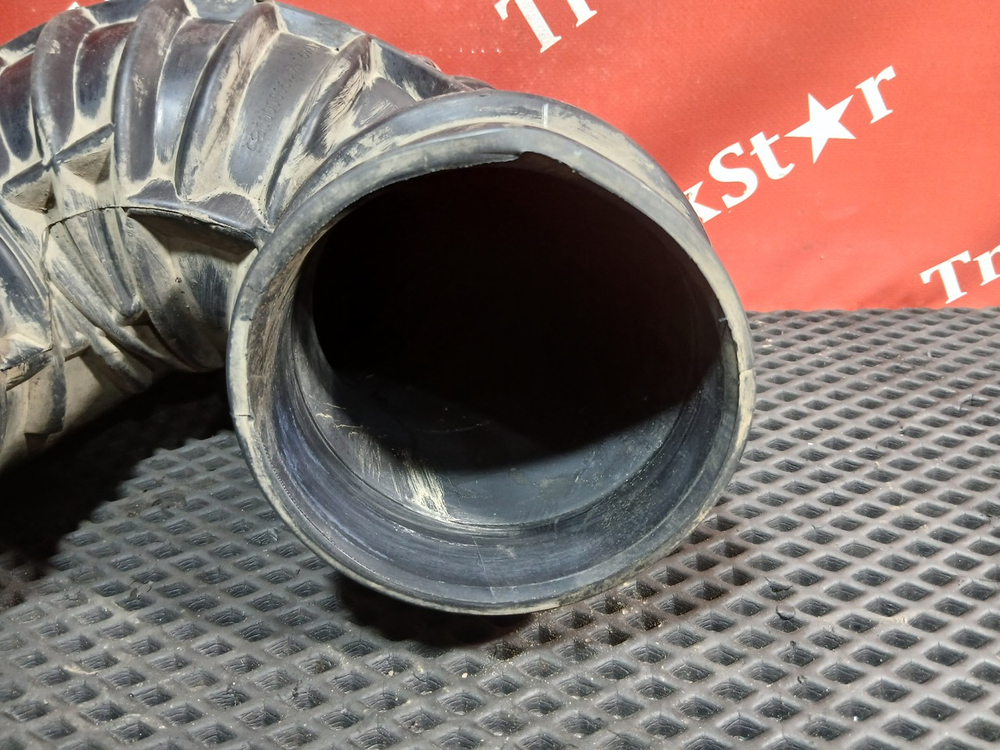 Патрубок воздушного фильтра