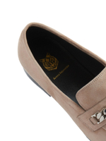 Женские замшевые бежевые лоферы с цепочкой