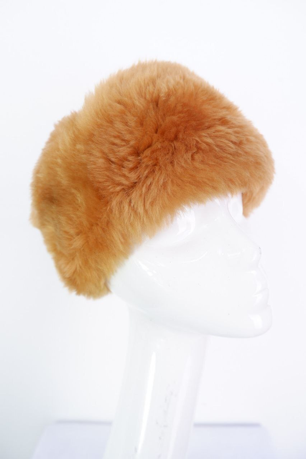 Шапка стильная