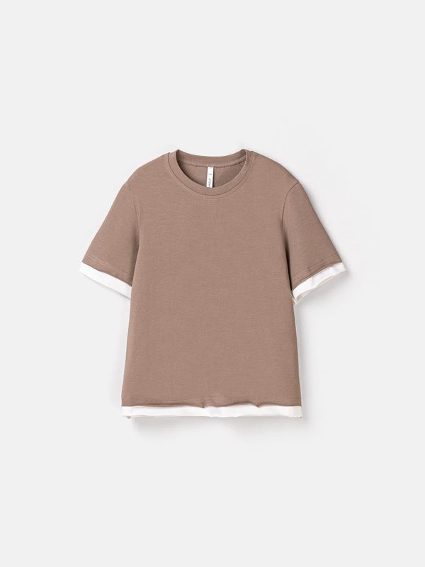 Футболка с контрастной отделкой 