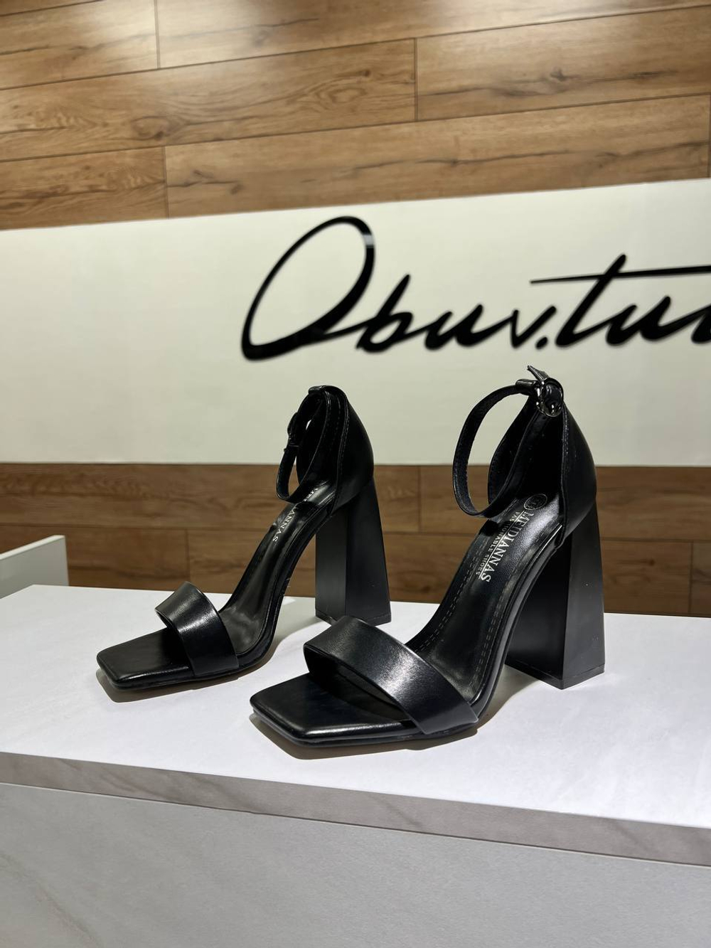 Босоножки женские