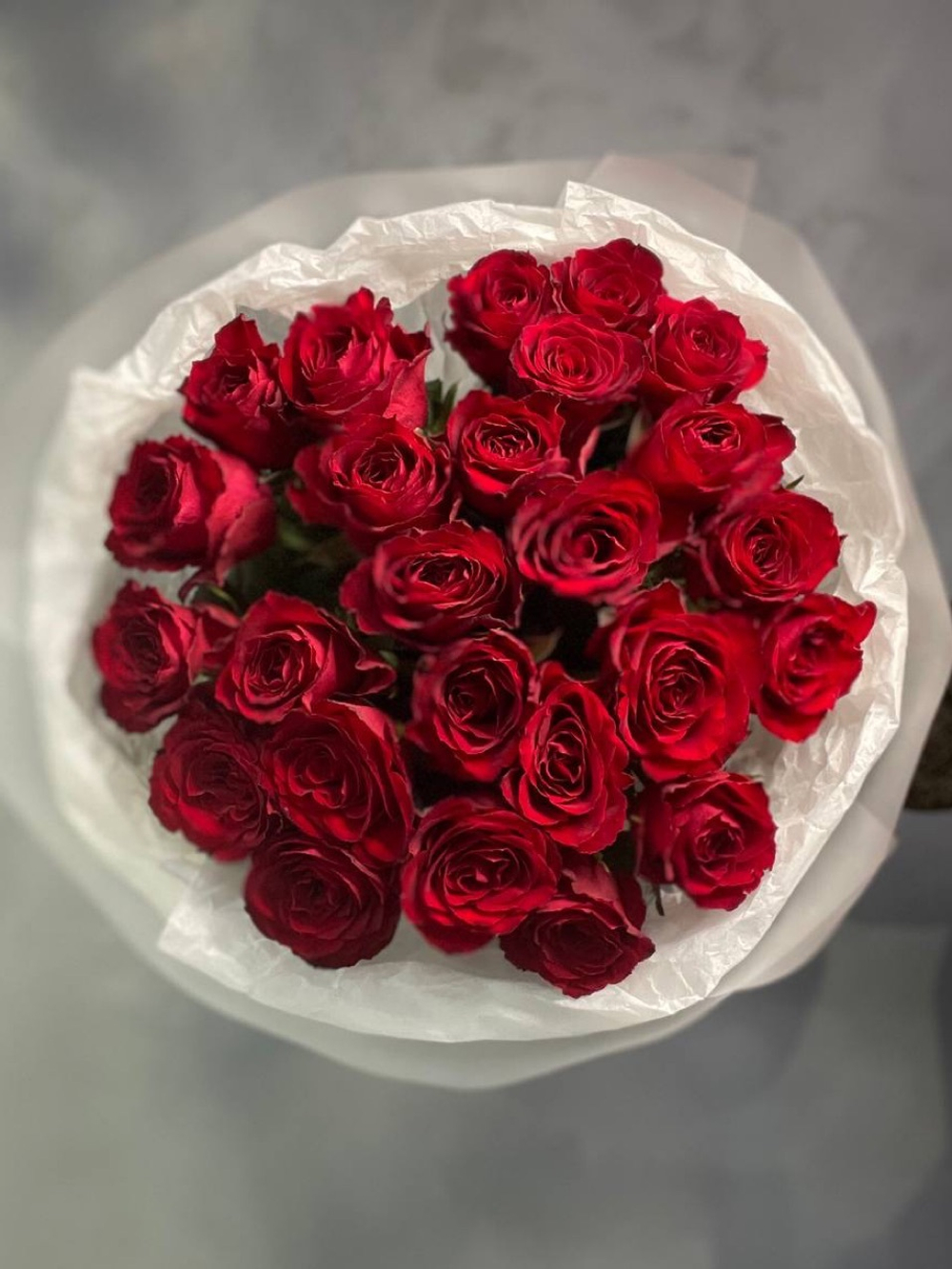 Букет 25 роз в оформление.