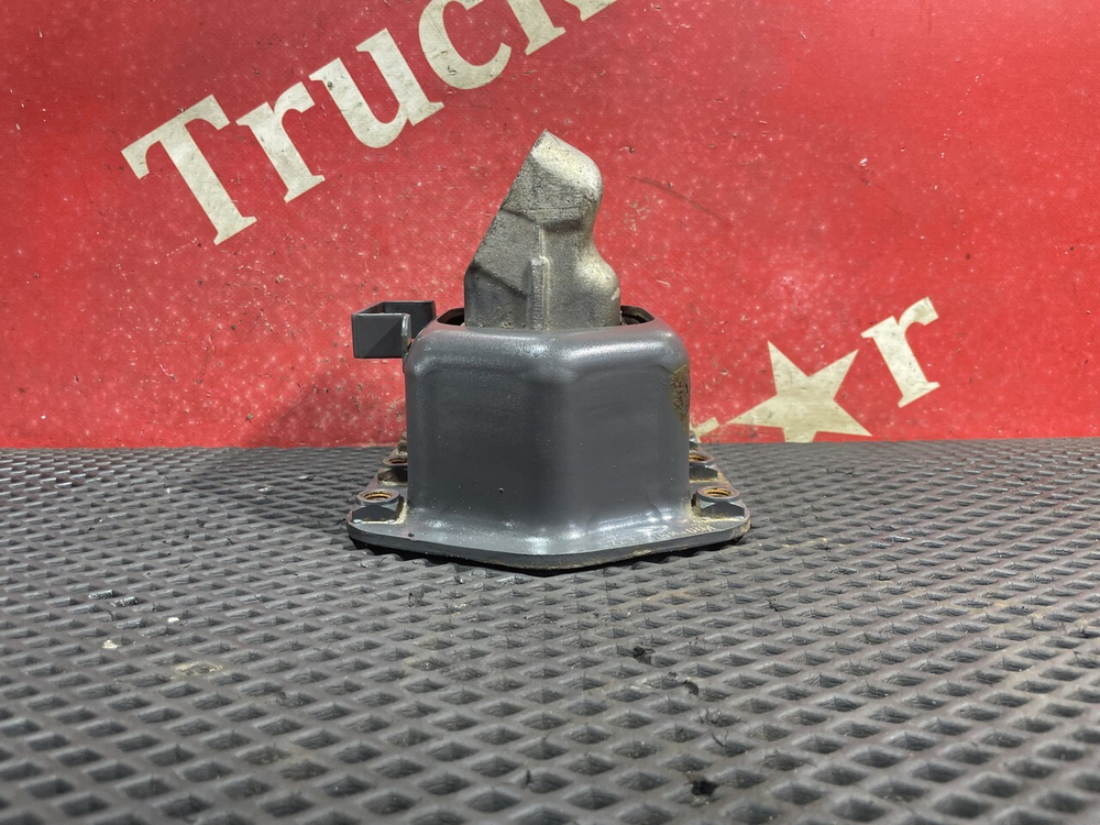 Подушка двигателя задняя 2019 г.