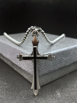 Бижутерная подвеска крестик на серебристой цепочке из стали