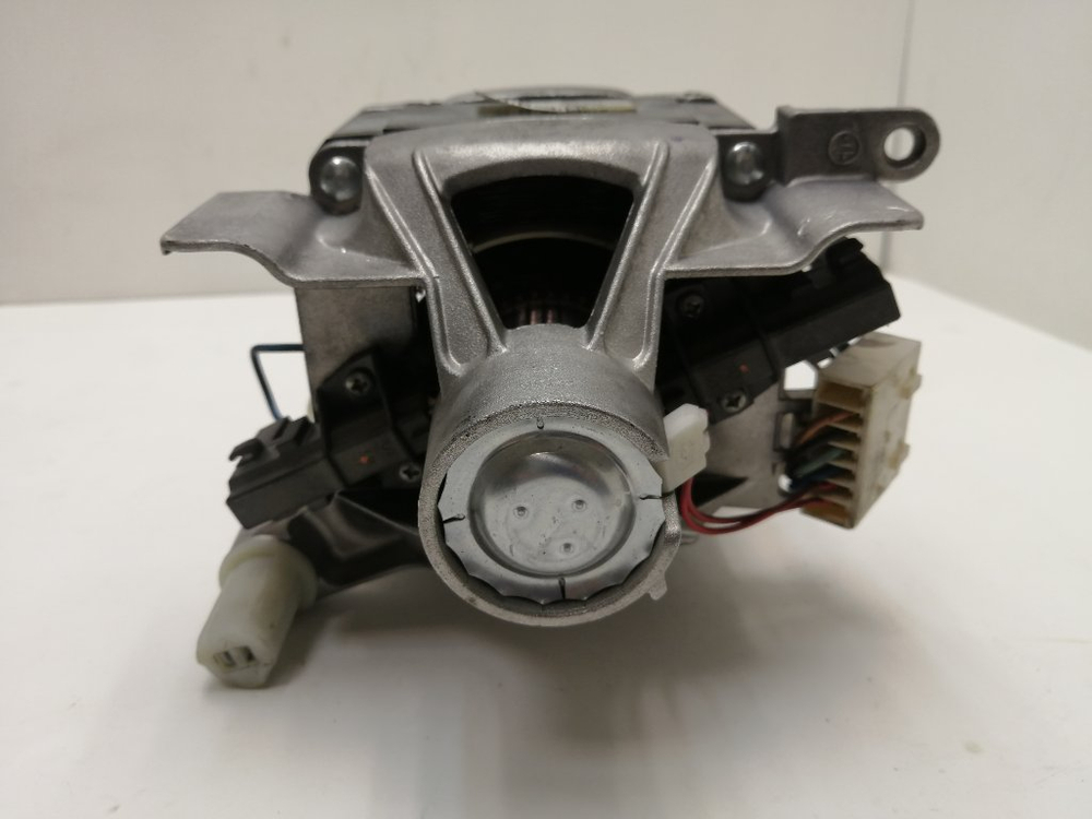 AWE7527/1 кт119 Двигатель для стиральной машины Whirlpool 461973082476 б/у