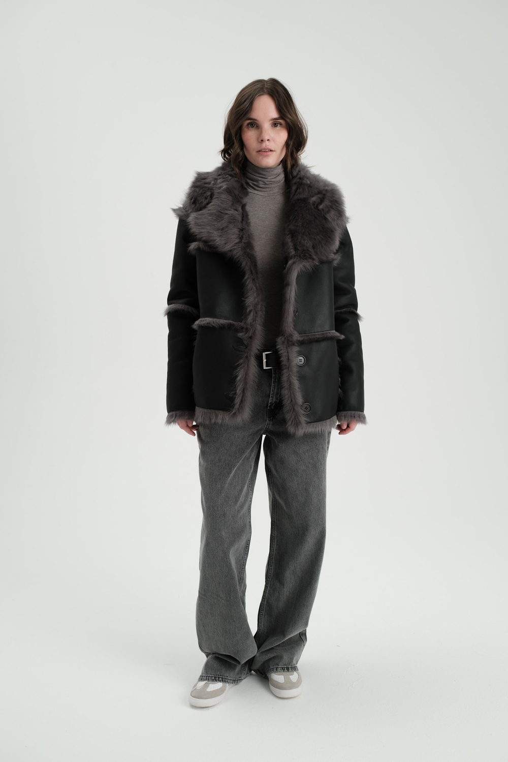 Двусторонняя чёрно-серая шуба-дублёнка