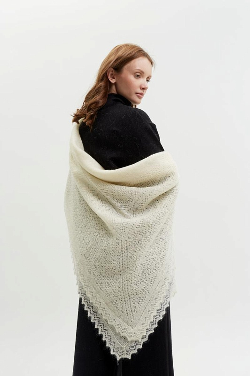 Оренбургский пуховый платок П2-130-02 экрю