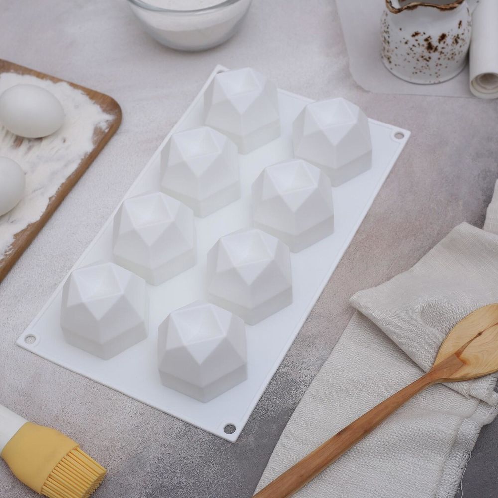 Форма для муссовых десертов и выпечки «Грани», 29,5×17,2 см, 8 ячеек (5,6×6,4×4,5 см), цвет белый