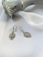 Серьги львы на замке петля, оттенок серебро. Замки петля.