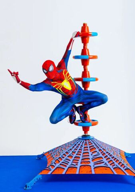 Акробатическое шоу "Человек-паук"