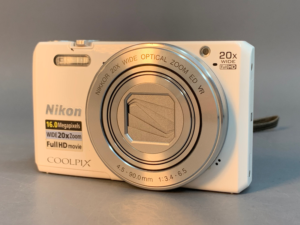 Nikon Coolpix S7000