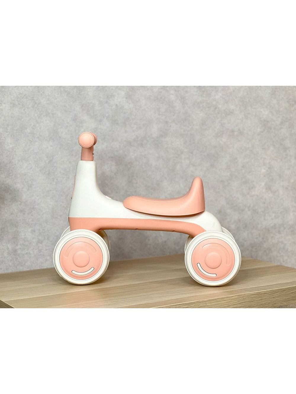 Беговел от 2 лет с музыкой розовый (74737-2)