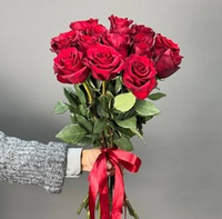 Монобукет из 15 алых роз