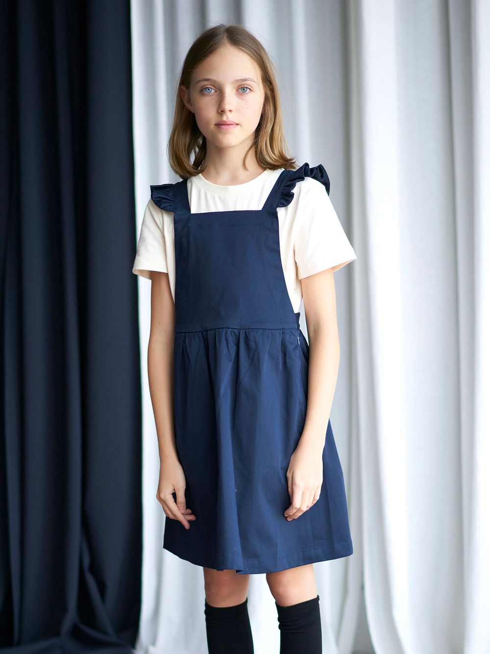 Школьный сарафан с крылышками темно-синего цвета