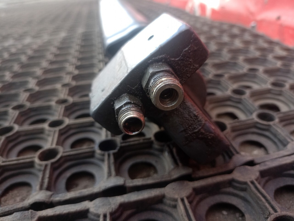 Цилиндр подъёма кабины 2018 г.