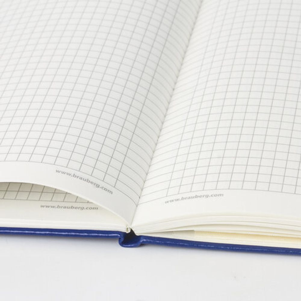 Блокнот в клетку с резинкой А5 (148x218 мм), 80 л., под кожу синий BRAUBERG "Metropolis Special", 111574