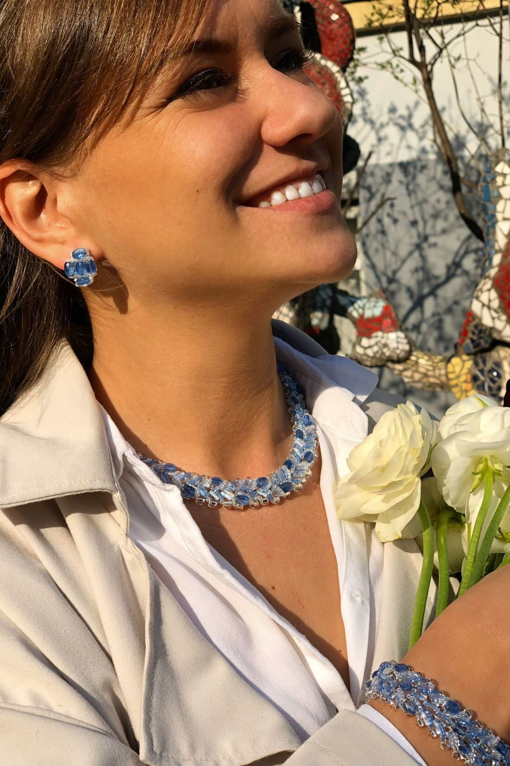 Колье из бисера "Змейка" ручной работы с камнем Кианит