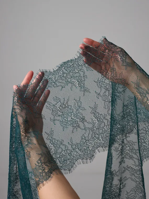 01-11 ОПТ Кружево шантильи 23 см, сосна 1994