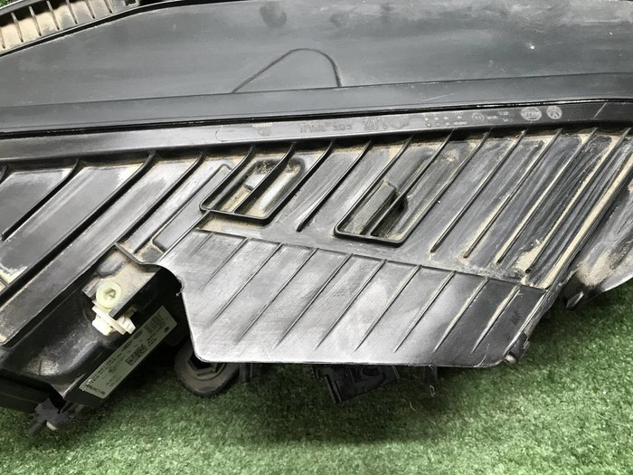 Фара левая VW Touareg 3 (2018-2023) LED