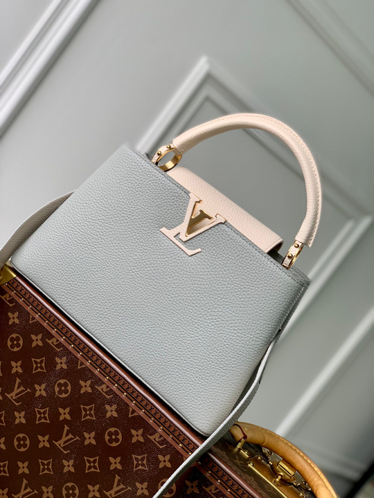 Louis Vuitton Capucines MM