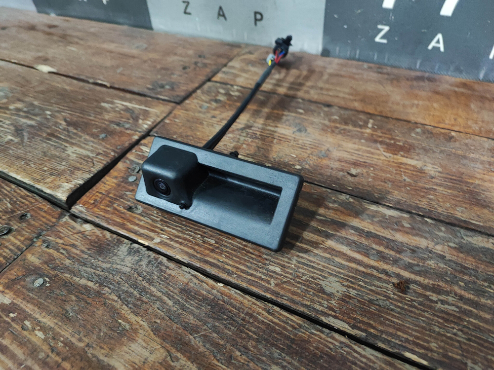 Камера задняя Volkswagen Tiguan 2 16-нв Б/У Оригинал 5NA827566D