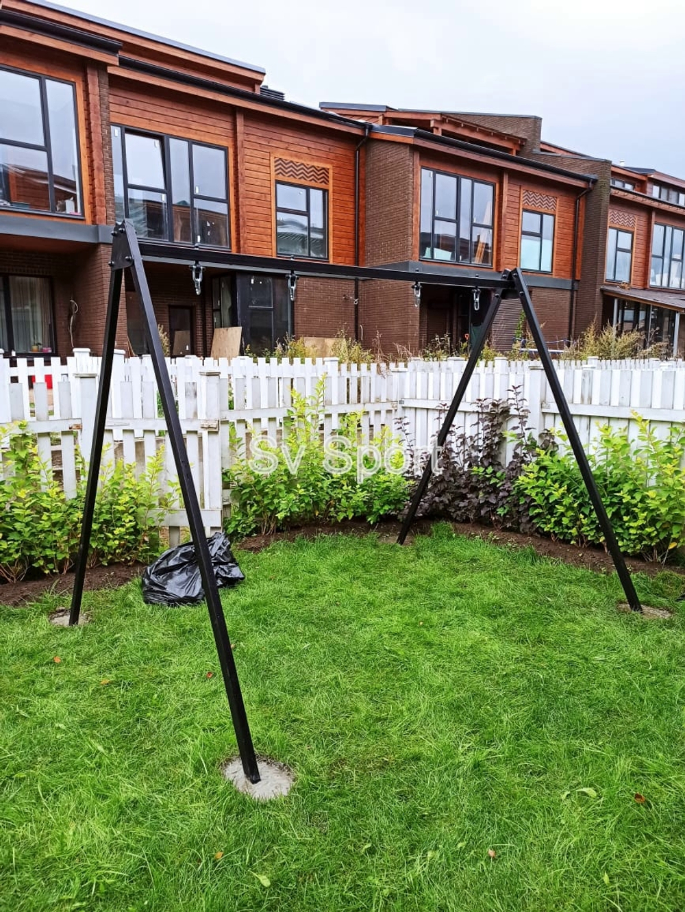 Монтаж уличных качелей Sv Sport