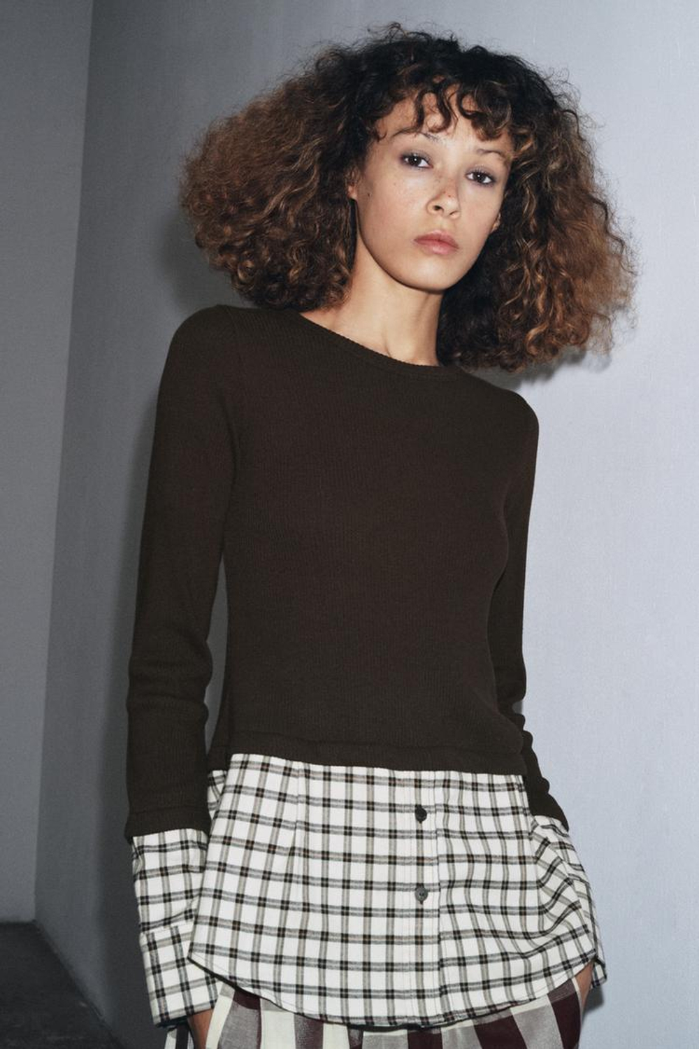 ZARA КОМБИНИРОВАННАЯ ФУТБОЛКА В КЛЕТКУ, КОРИЧНЕВЫЙ