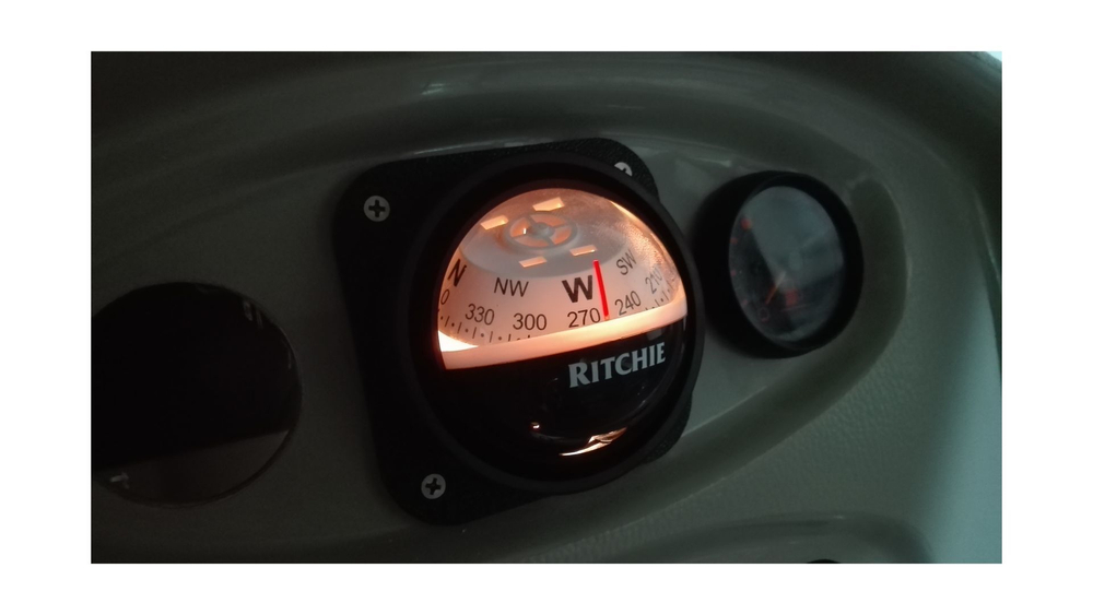 Компас Ritchie Explorer, черный корпус, белый циферблат