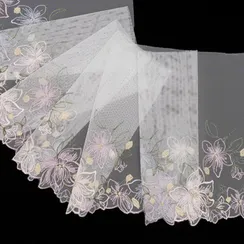 Вышивка на сетке молочно-белая (левая) 22 см