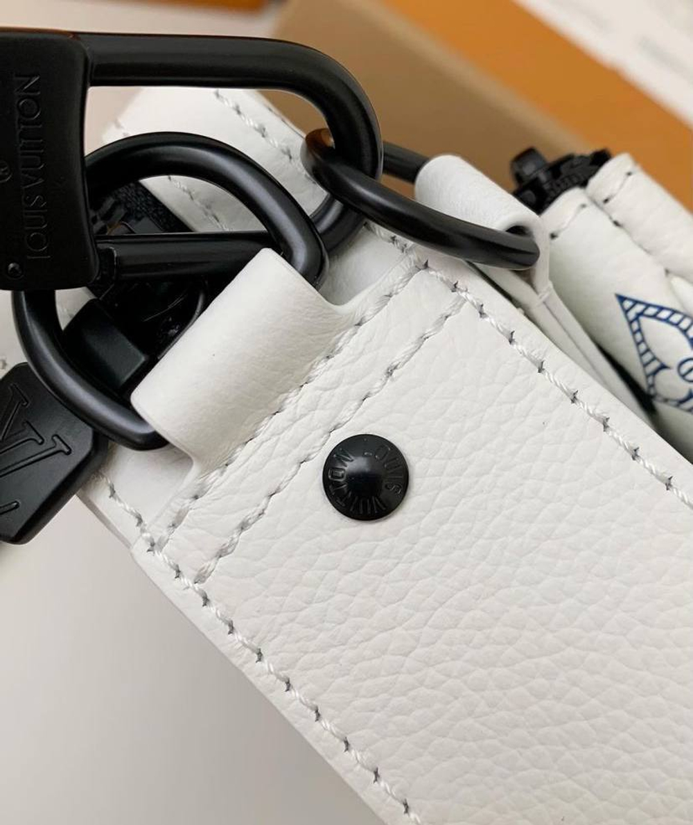 Сумка-мессенджер Louis Vuitton