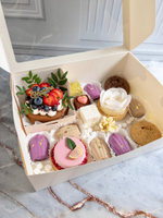 Большой подарочный набор с бенто Медовик на 8 Марта