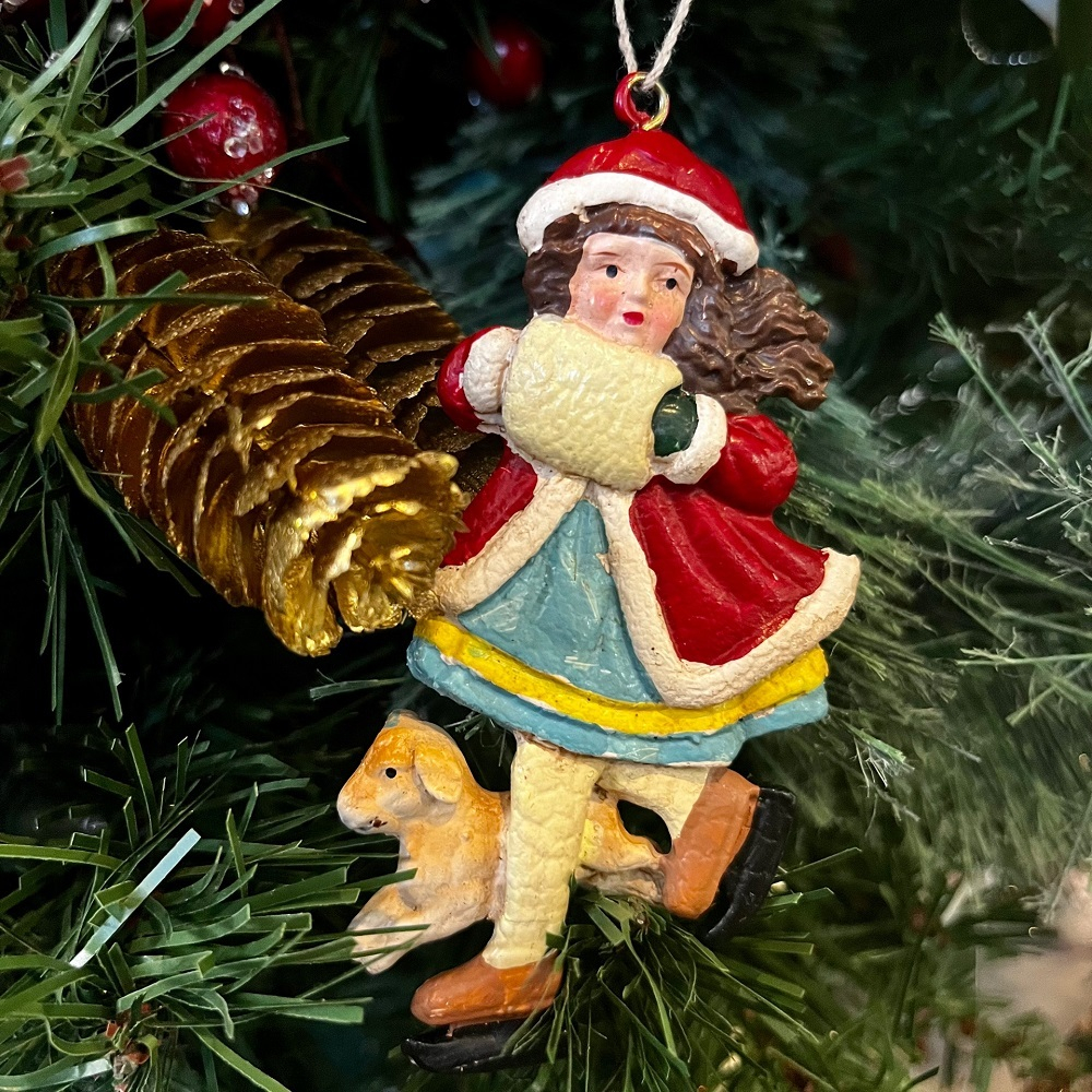 Девочка с собакой, ёлочное украшение