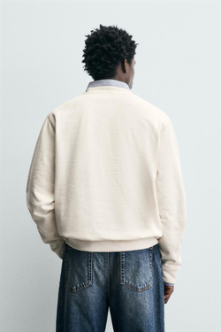 ZARA ТОЛСТОВКА КЛАССИЧЕСКОГО КРОЯ С ПРИНТОМ, ЖЕЛТОВАТО-БЕЛЫЙ