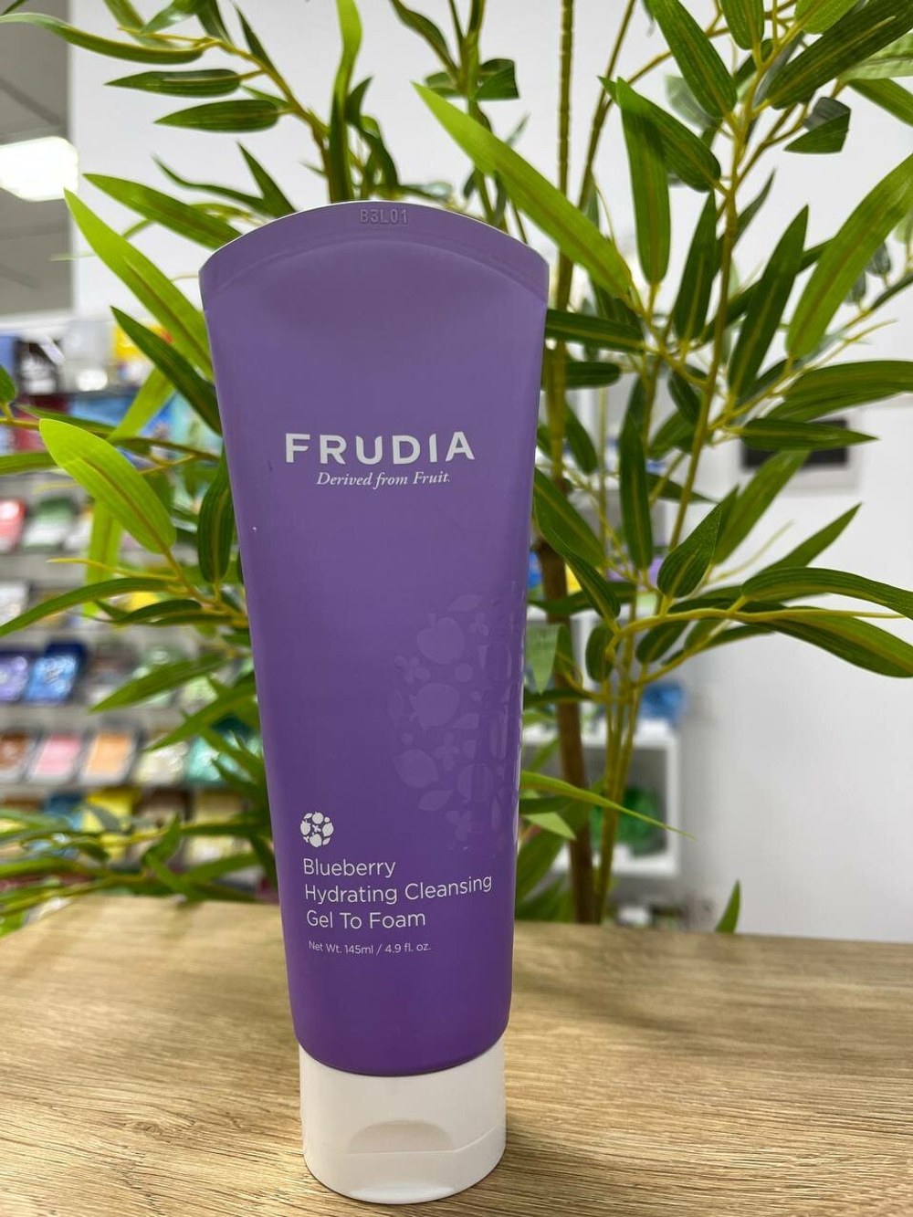 Увлажняющая гель-пенка для умывания с экстрактом черники Frudia Blueberry Hydrating Cleansing Gel to Foam /145 мл/гр.