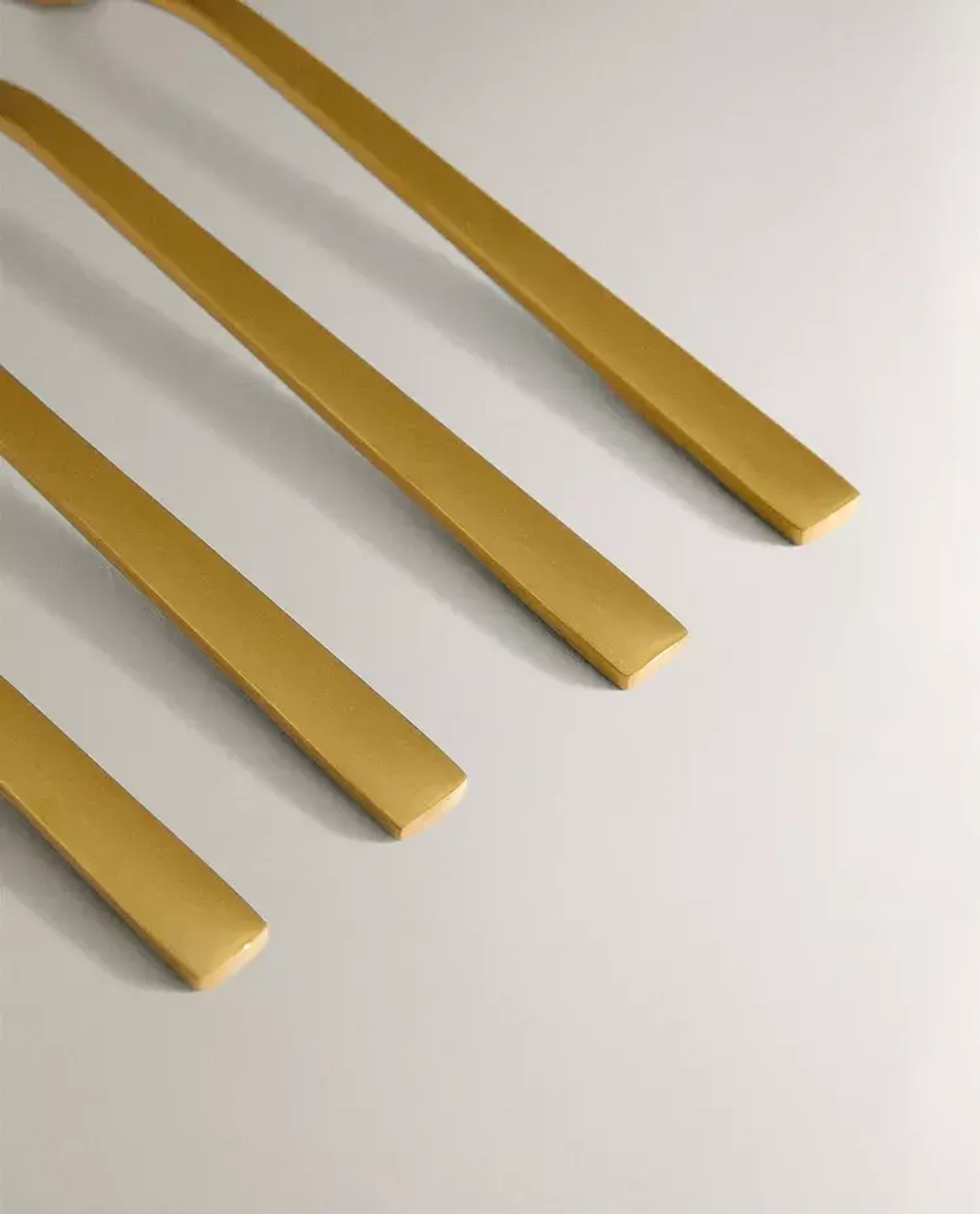ZARA HOME НАБОР ДЕСЕРТНЫХ ВИЛОК ИЗ ЗОЛОТОЙ СТАЛИ ( 4 ПРЕДМЕТА), ЗОЛОТО