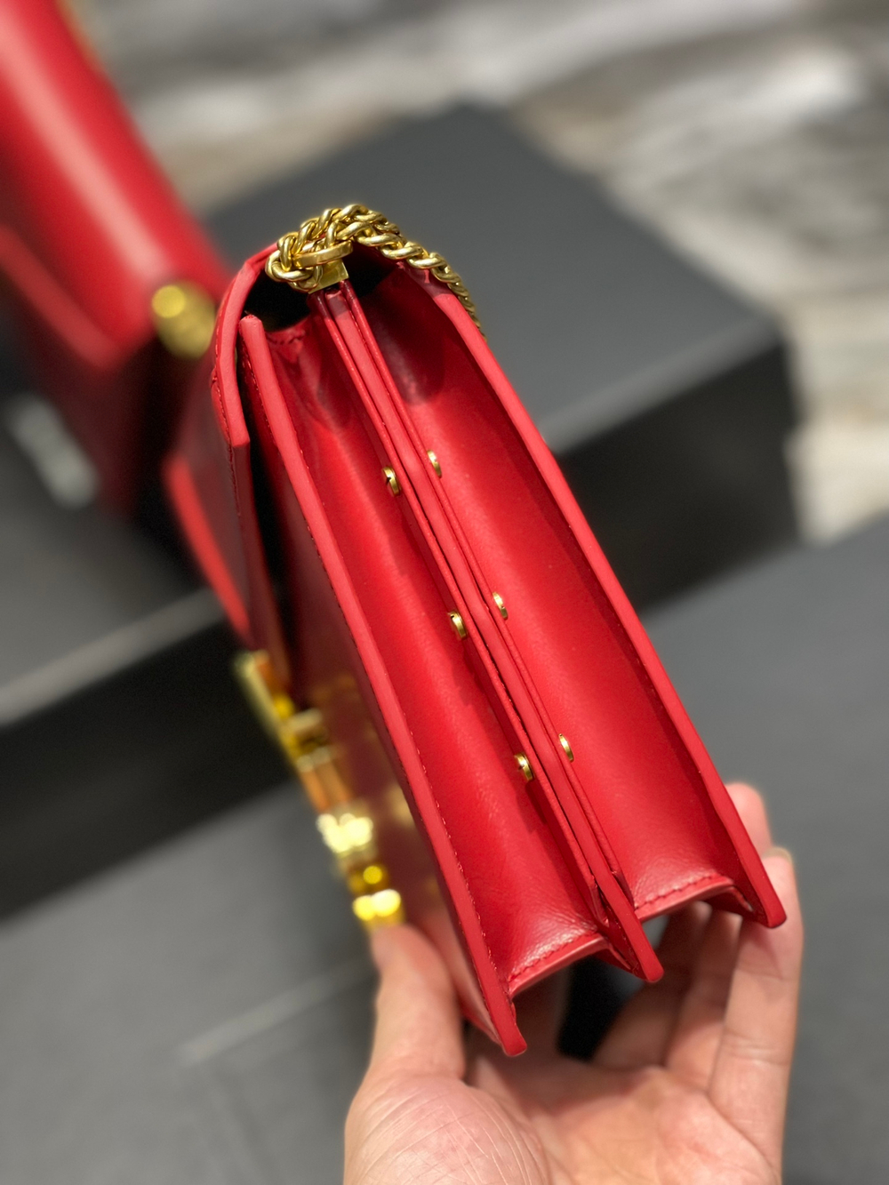 YSL Cassandra Medium 22 cm