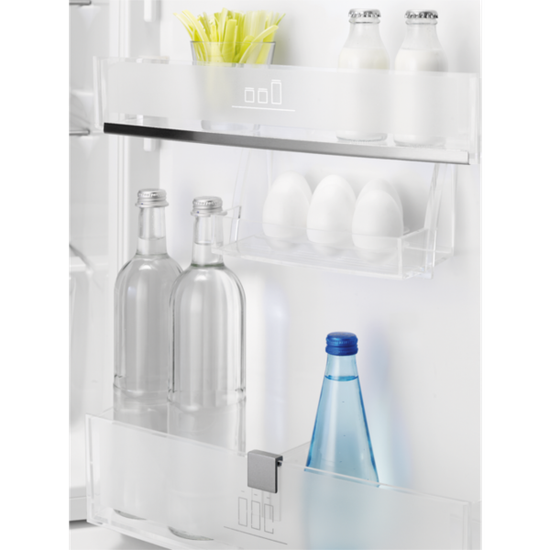 Встраиваемый холодильник Electrolux ENC 2813 AOW