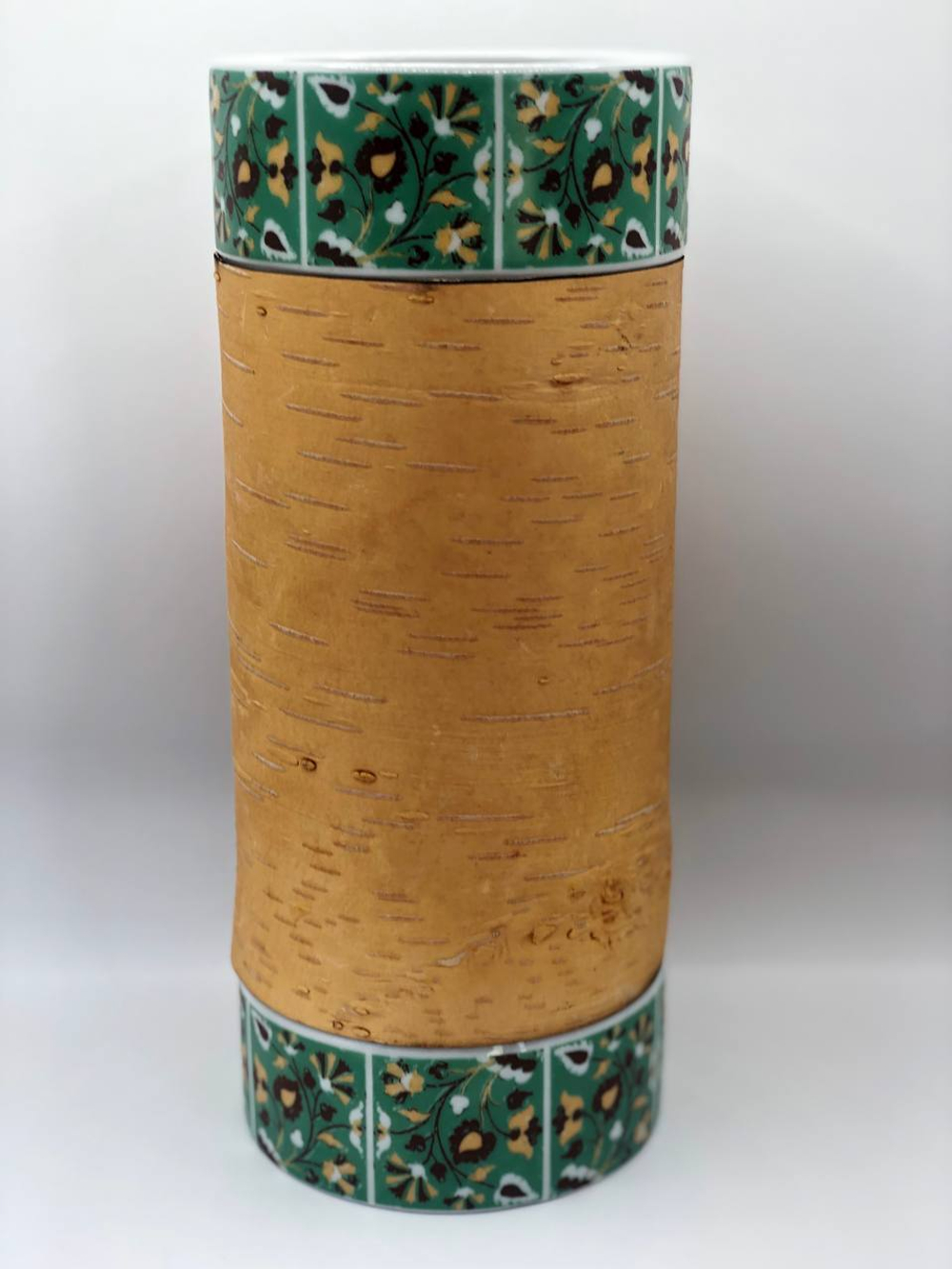 Ваза фарфоровая с берестой. Коллекция  Изразец Коломенское. Птицы. Бревно (Log).