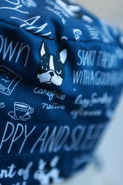 Медицинский колпак (Принт «Мопсы на синем»)